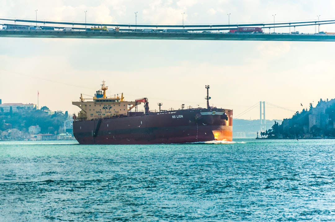 러시아 우크라이나 - LNG tanker terminal